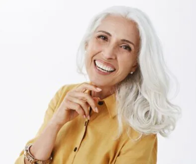 femmes avec les cheveux et poils blancs (1)